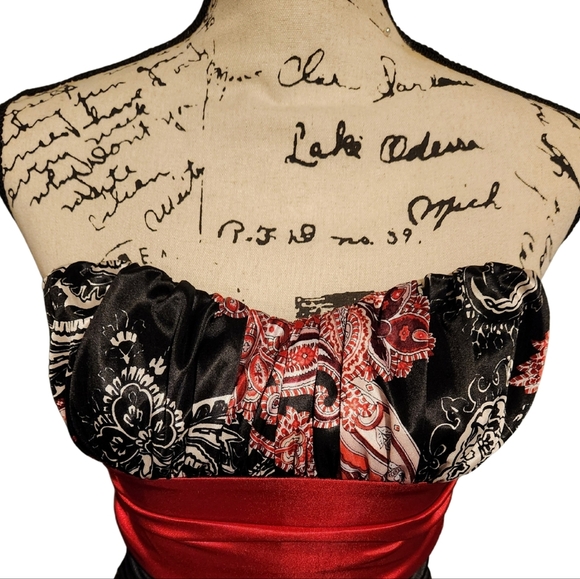 Speechless Strapless Bodycon Dress - Picture 2 of 8